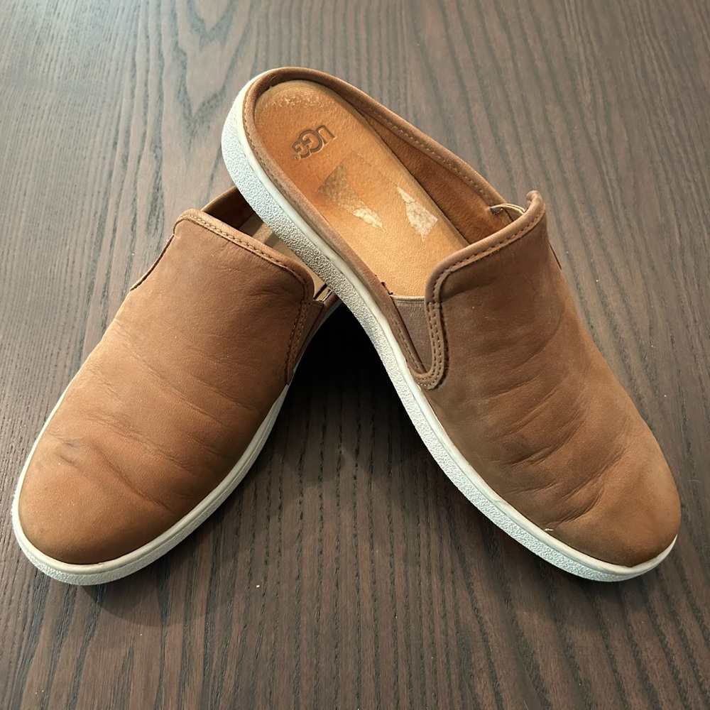 UGG Gene Chestnut Brown Slip-On Mule Sneaker - Size Womens 9